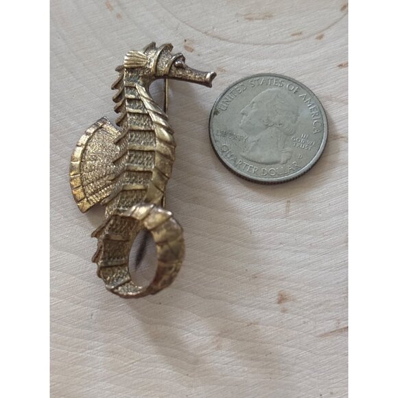 Vintage Gold-Toned Seahorse Brooch Pin Jewelry Accessory Nautical Statement - Picture 8 of 8